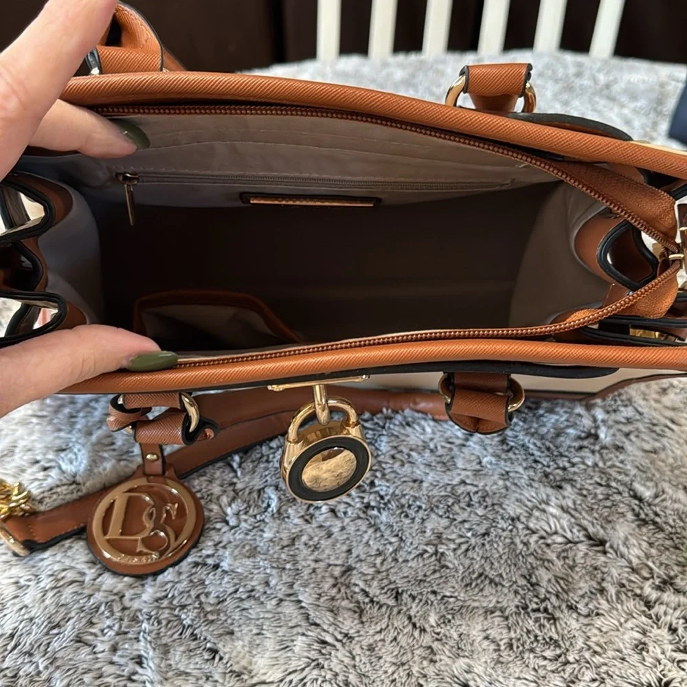 NWOT Dasien Ladies Handbag Satchel Tan Cream Colors Gold Hardware Zip Long Strap